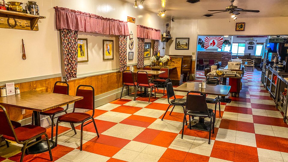 Diner booths and a breakfast counter